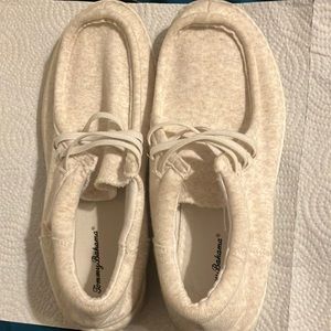 Tommy Bahamas cream color size 7